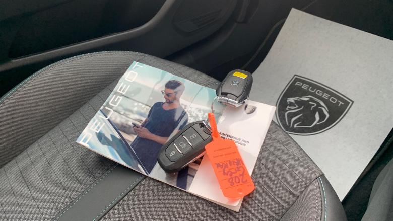 Peugeot 208 1.2 PureTech 100 Allure Premium + 5dr Petrol Hatchback